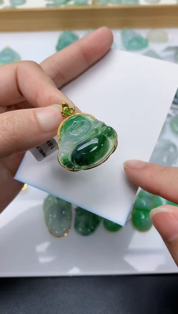 颈饰18K金镶嵌翡翠天然A货