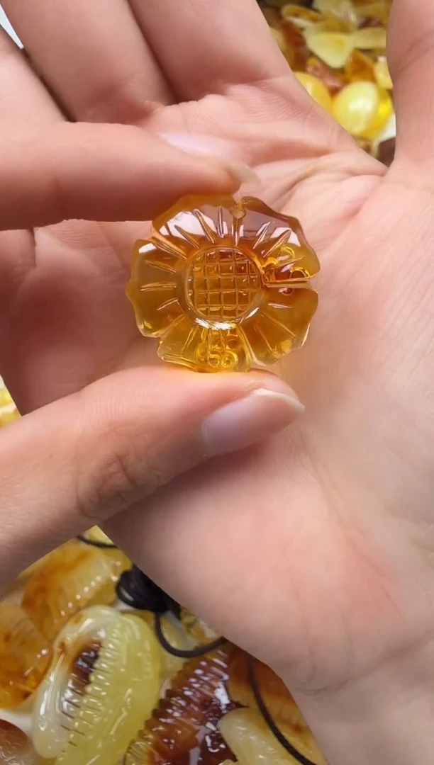 裸石琥珀未镶嵌如图