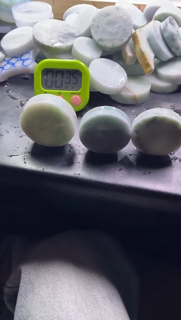 【闪购商品】翡翠挂件未镶嵌镯心