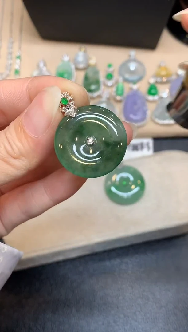 吊坠(不含链)18K金镶嵌翡翠平安扣【无服务费