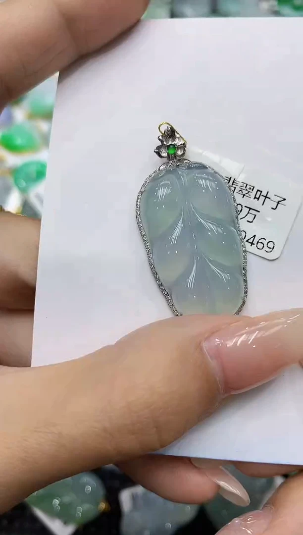 翡翠18K金镶嵌颈饰111111111111