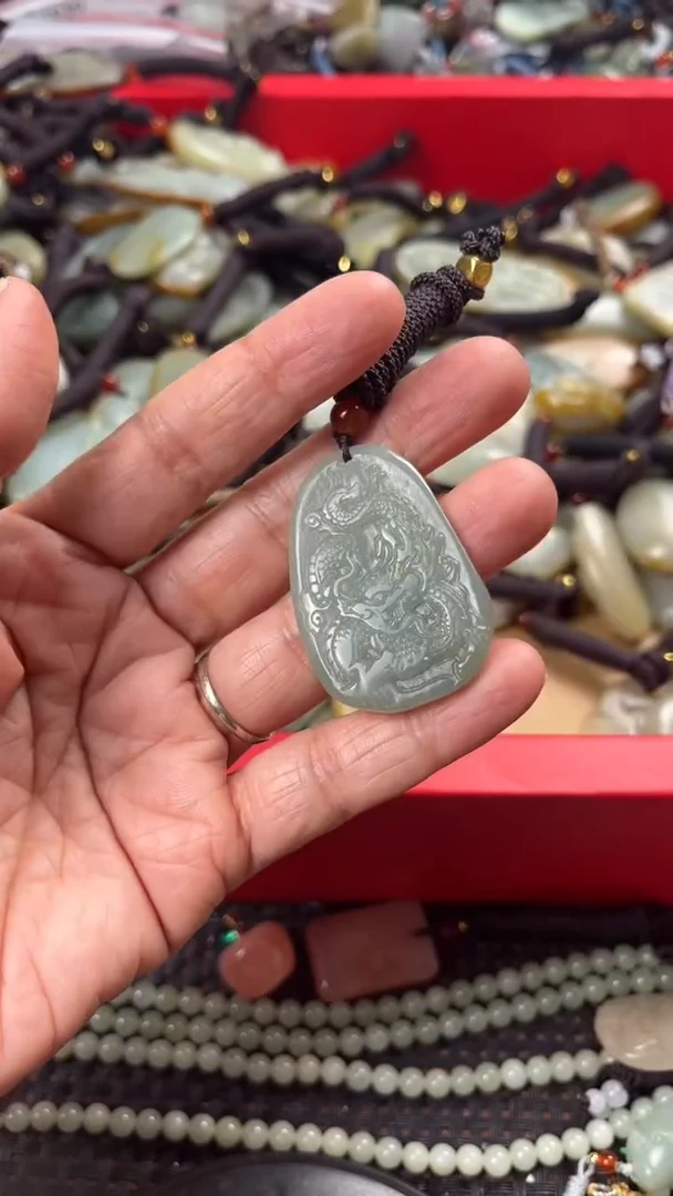 【闪购商品】和田玉颈饰未镶嵌多样性发货没有证书拍一发一有瑕