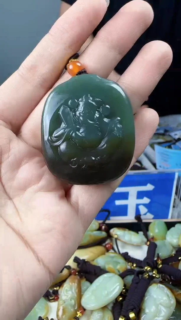和田玉未镶嵌颈饰1