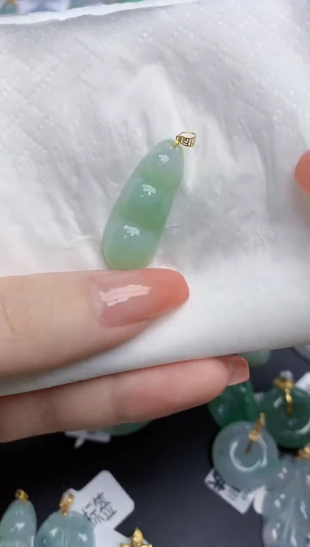 【闪购商品】翡翠颈饰未镶嵌天然缅甸翡翠A货