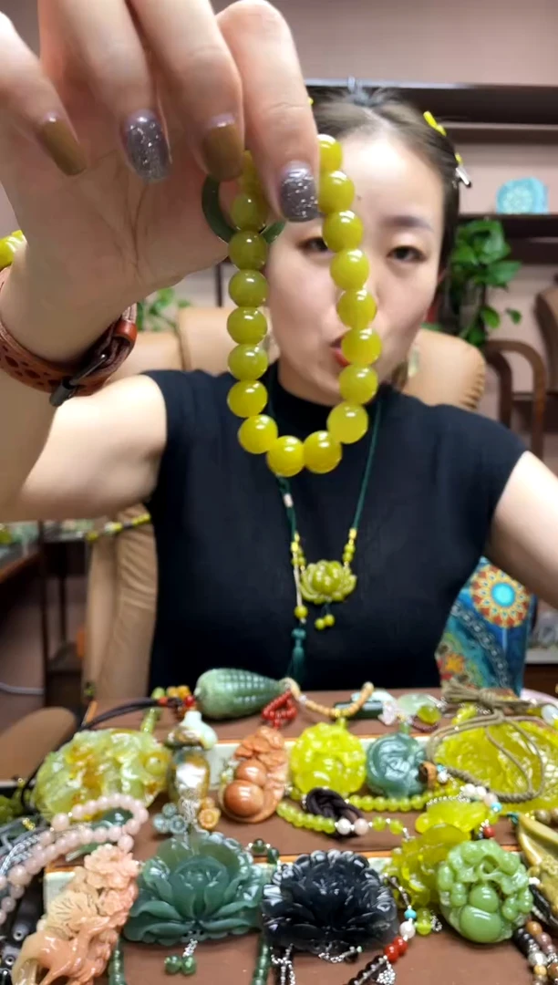 未镶嵌岫玉颈饰多样性发货发其中之一