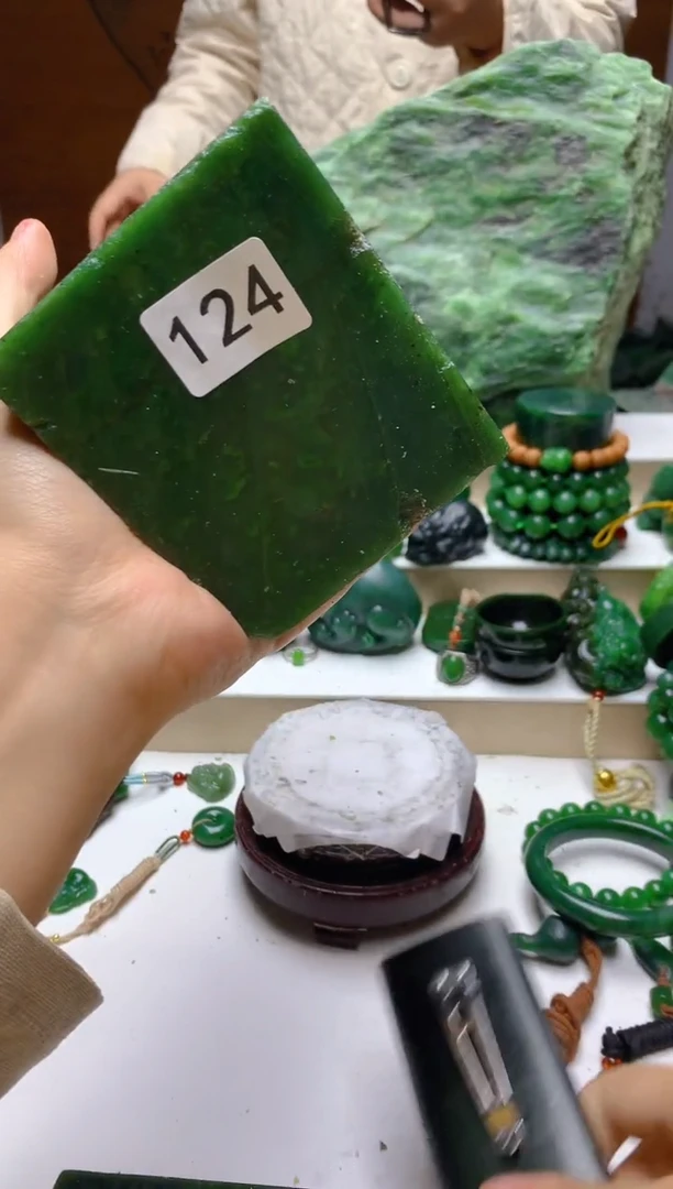 未镶嵌和田玉（碧玉）珠宝半成品1