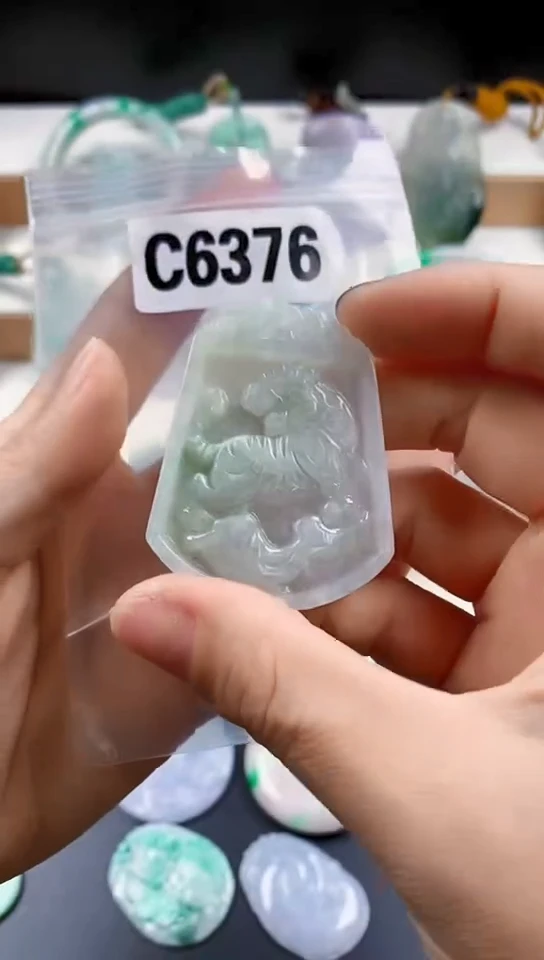 颈饰未镶嵌翡翠天然翡翠吊坠挂件