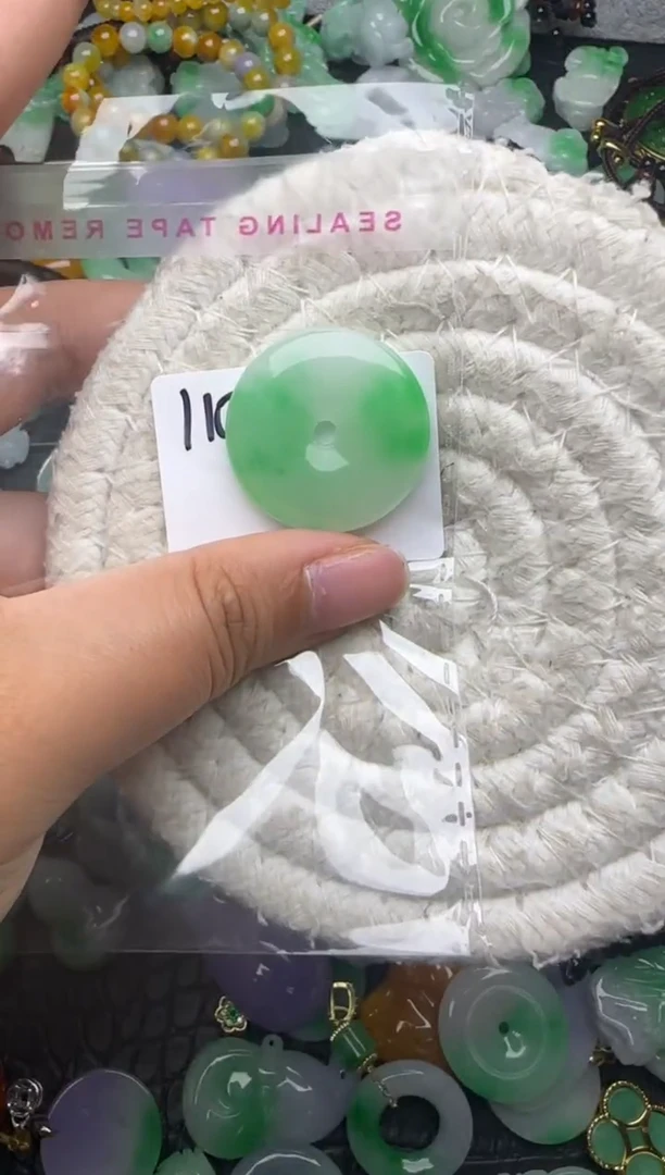 颈饰未镶嵌翡翠缅甸翡翠吊坠