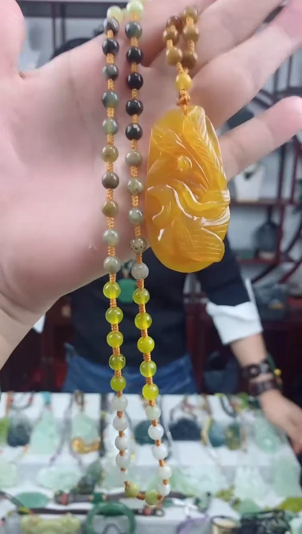 未镶嵌岫玉颈饰1