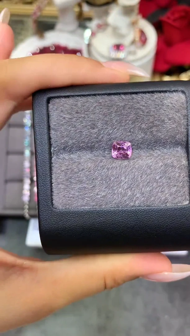 未镶嵌裸石定制尖晶石枕型 丁香色调 1.56ct