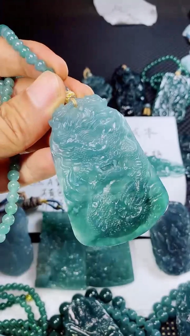 翡翠未镶嵌颈饰