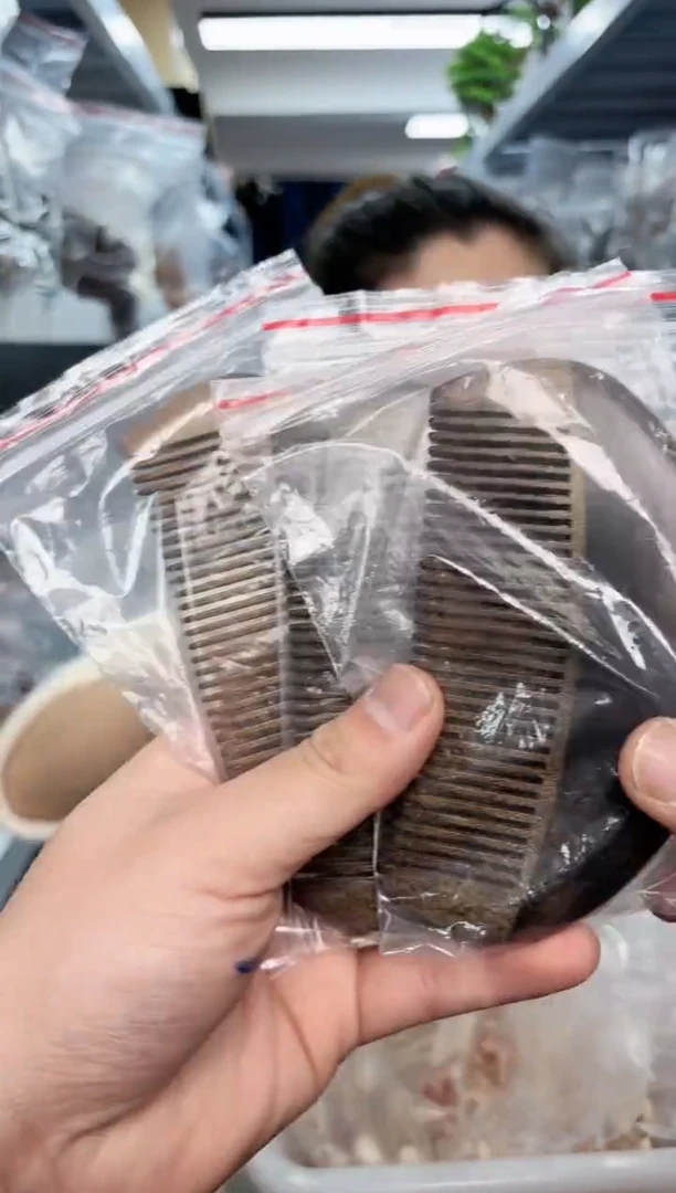 【闪购商品】金丝楠其他满水波月牙梳一把