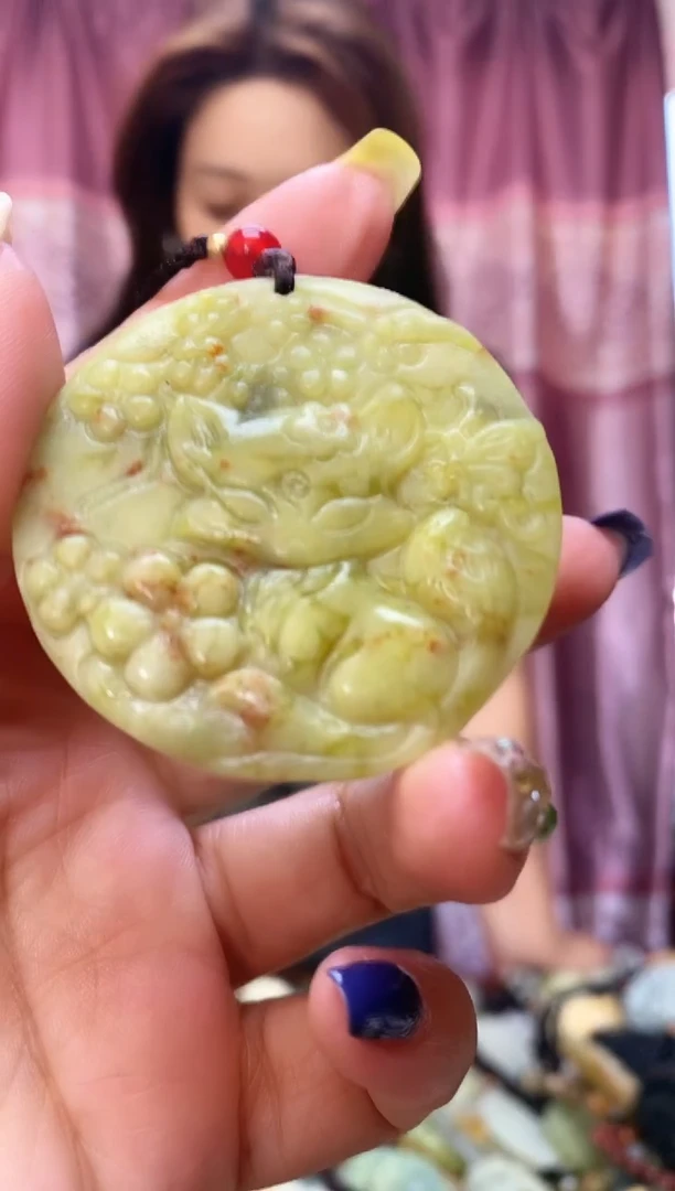 未镶嵌岫玉吊坠