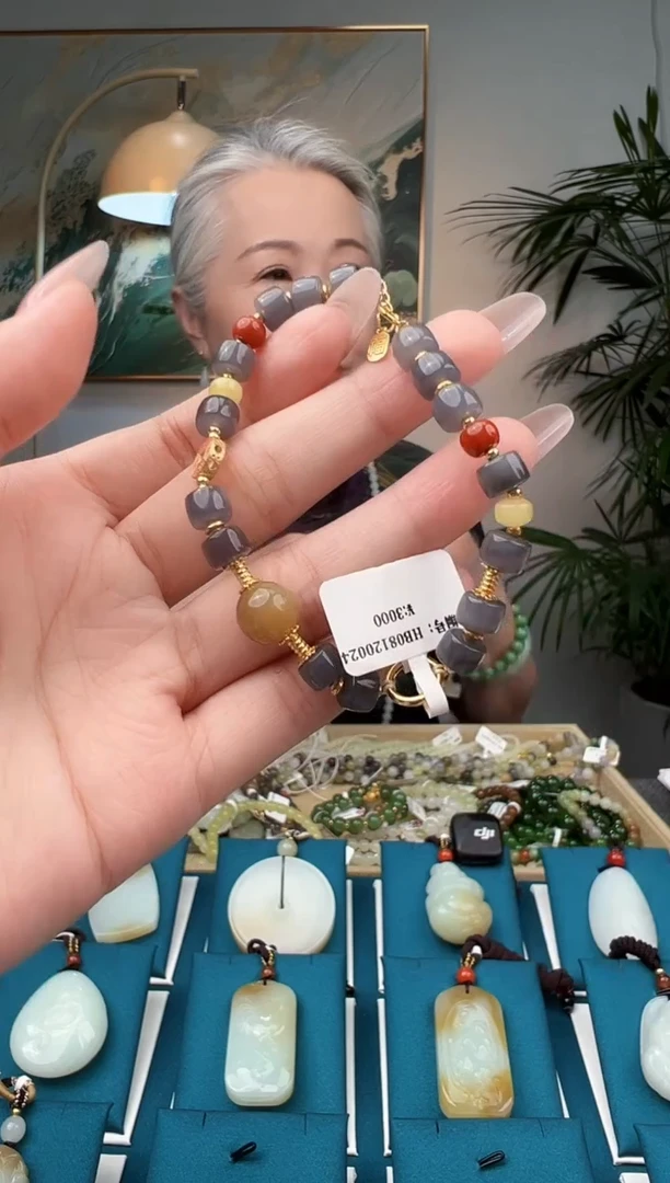 颈饰未镶嵌和田玉手串 HB