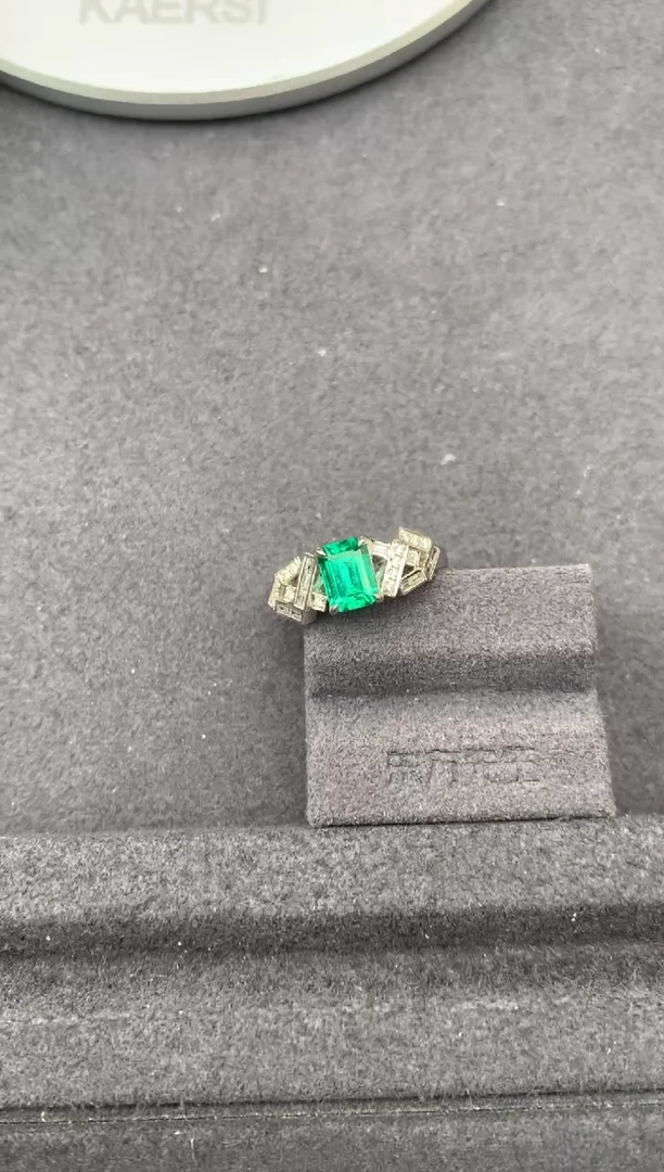 18K金镶嵌戒指祖母绿0.81ct祖母绿 FE 定制