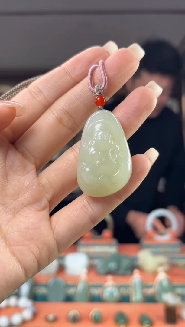 颈饰未镶嵌和田玉佩佩