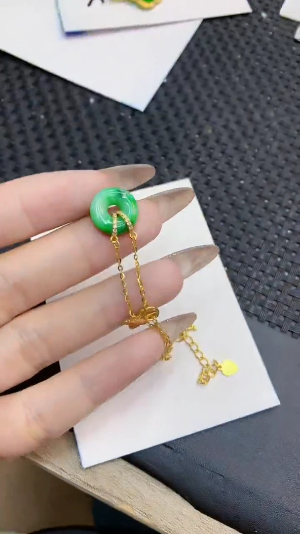 颈饰未镶嵌翡翠1