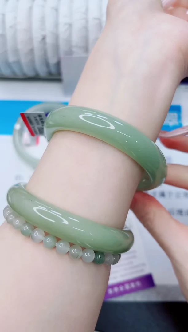 石英质玉手镯未镶嵌180/58.3