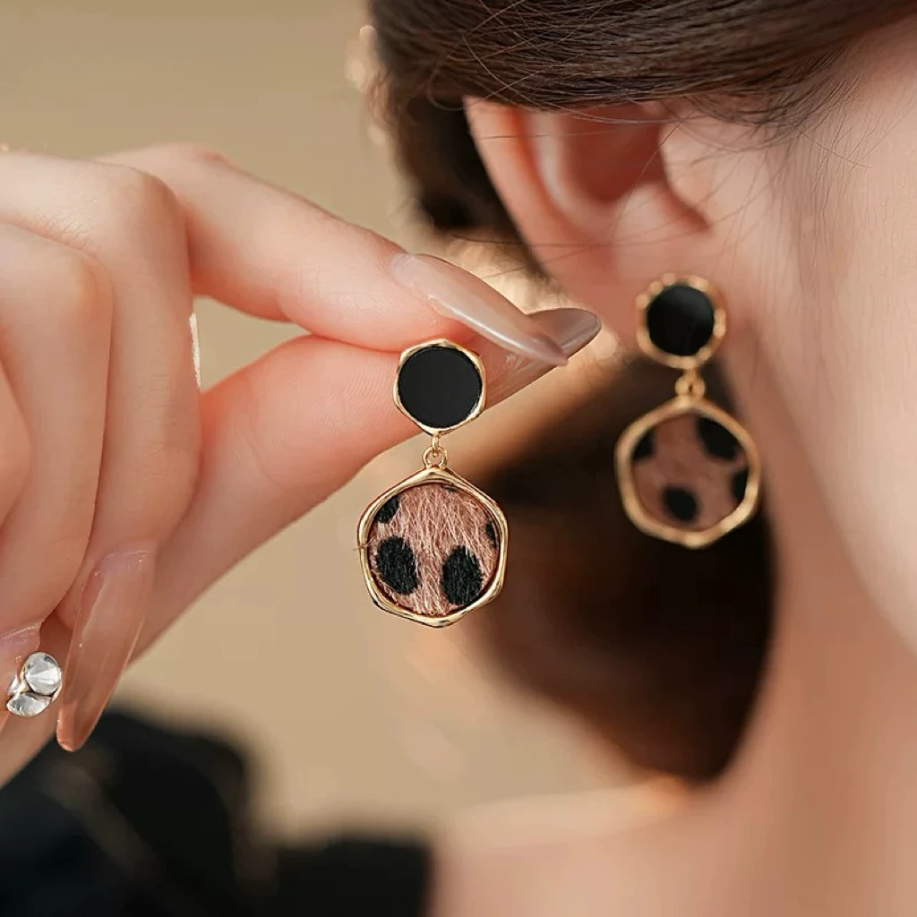 铜合金仿珍珠耳饰 【秒杀专区】小众时尚线圈复古法式简约耳钉