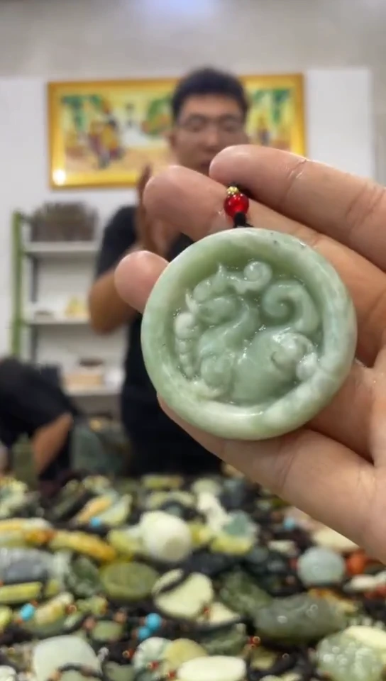 未镶嵌岫玉吊坠