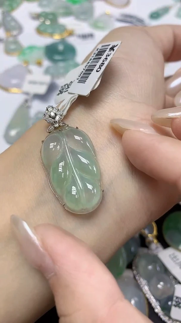 翡翠18K金镶嵌颈饰天然缅甸翡翠A货