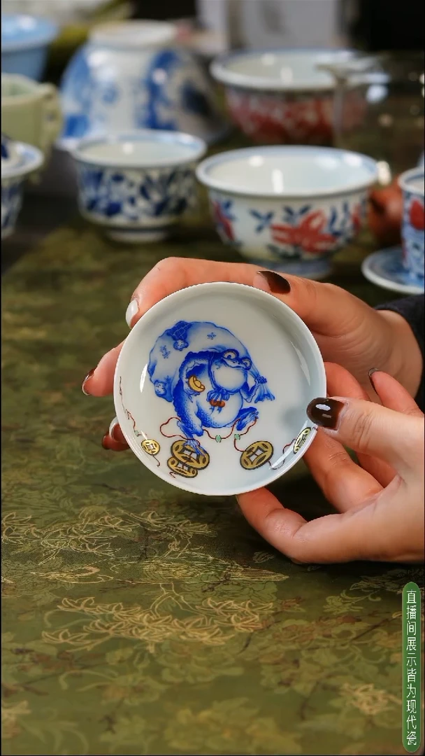 精品青花金蟾普洱杯