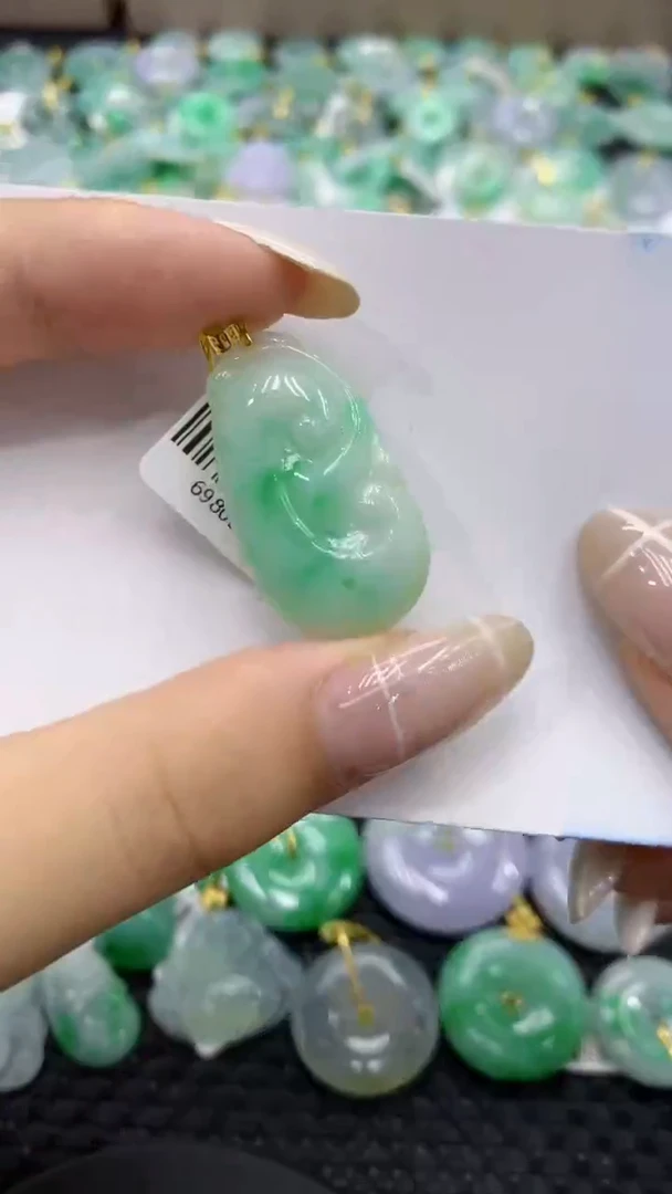 翡翠18K金镶嵌颈饰天然缅甸翡翠A货