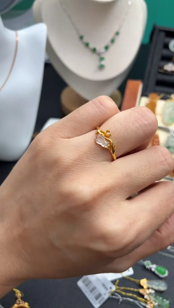 颈饰18K金镶嵌翡翠天然翡翠A货