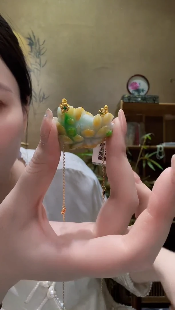 翡翠未镶嵌颈饰吊坠