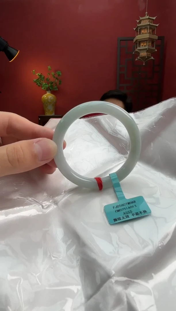 未镶嵌手镯（圆镯）翡翠翡翠手镯9