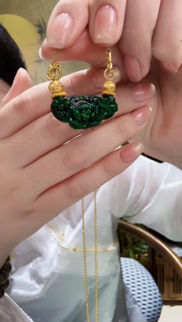 颈饰未镶嵌翡翠吊坠
