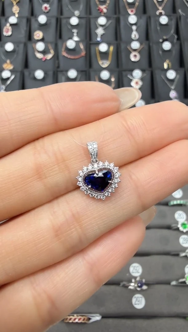 吊坠(不含链)蓝宝石18K金镶嵌0.92克拉