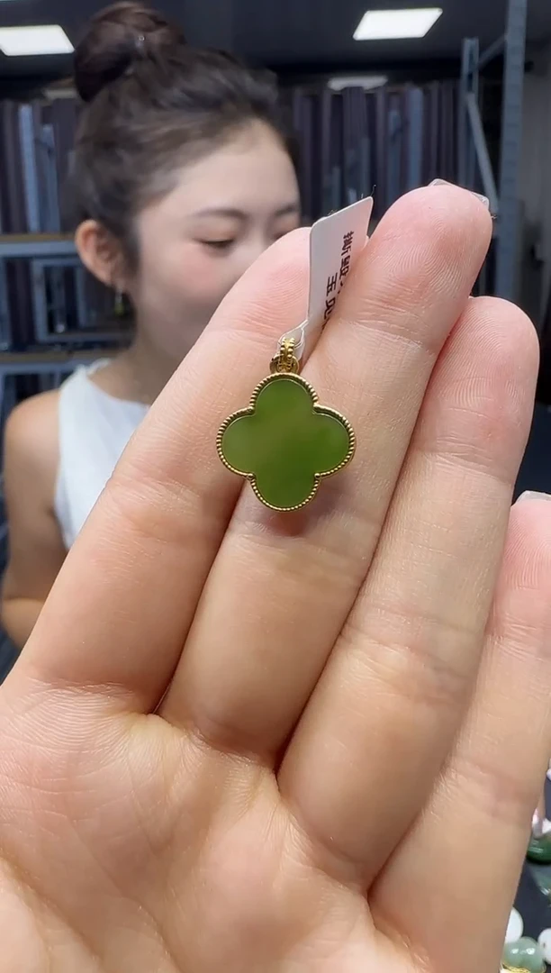 和田玉18K金镶嵌挂件1