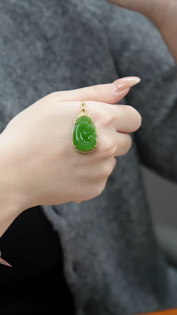 吊坠(赠链)18K金镶嵌和田玉1