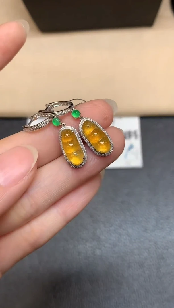 18K金镶嵌翡翠耳饰福豆【无服务费