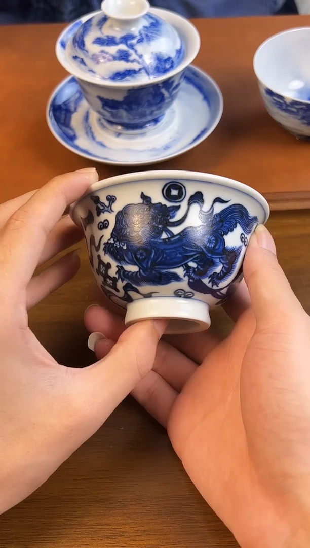问青坊纯手工手绘青花狮子绣球柴窑压手杯