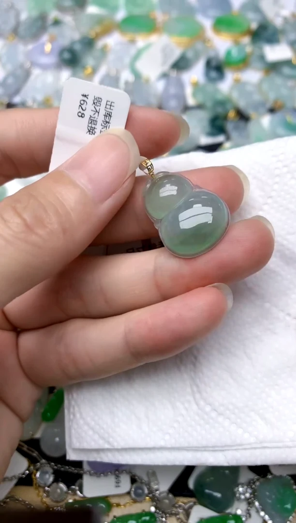 颈饰18K金镶嵌翡翠天然A货翡翠