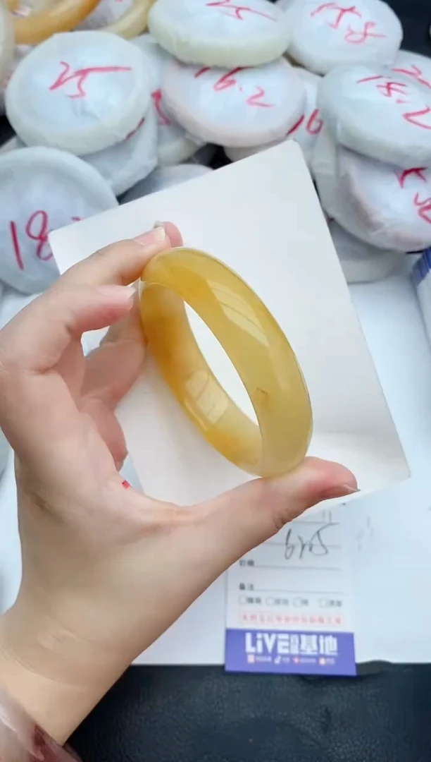 石英质玉手镯未镶嵌11+62.5