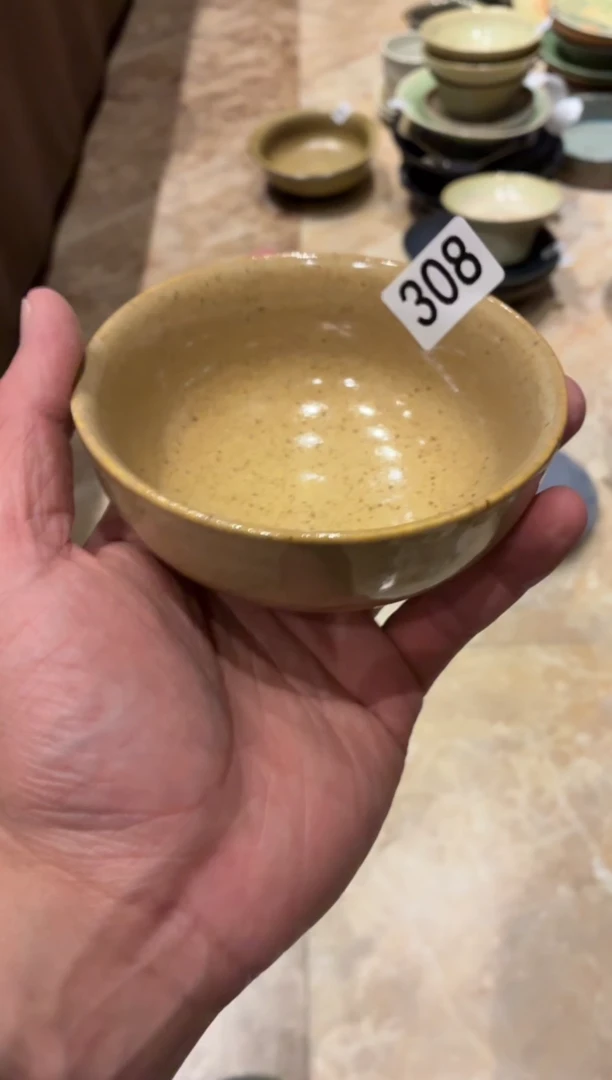 瓷片带**行308燕麦色小碗1个