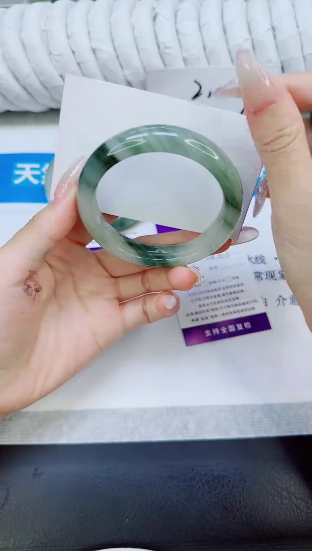 未镶嵌手镯石英质玉240/55