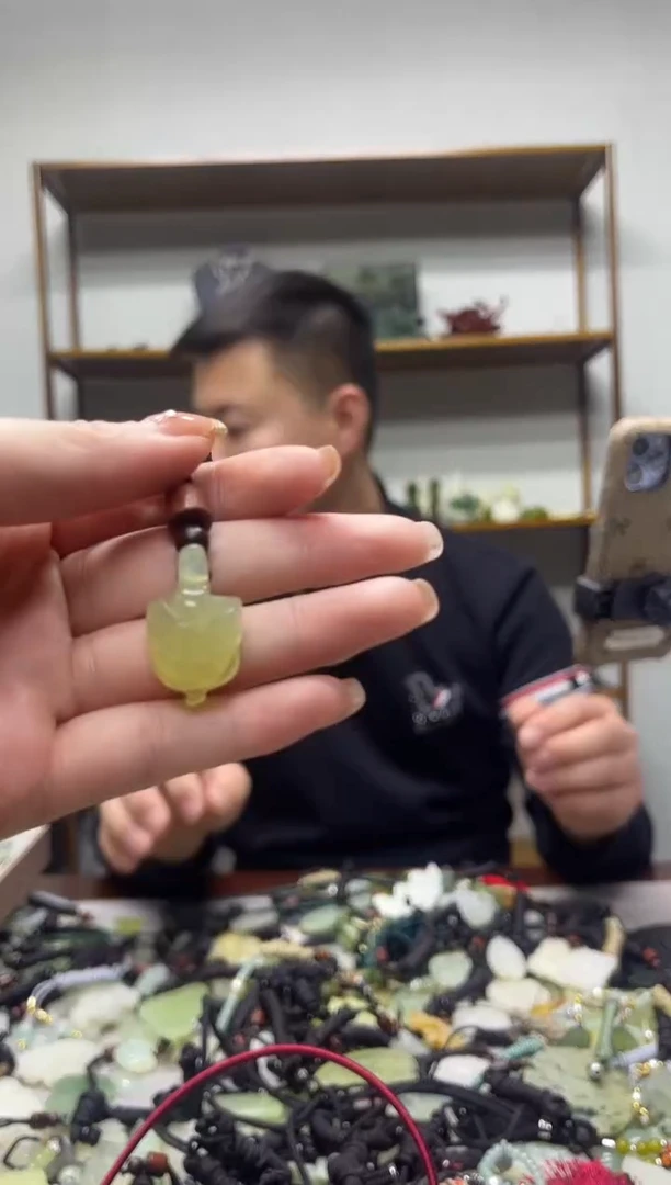 未镶嵌岫玉吊坠·