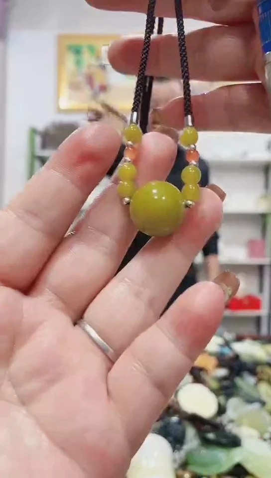 未镶嵌蛇纹石玉吊坠