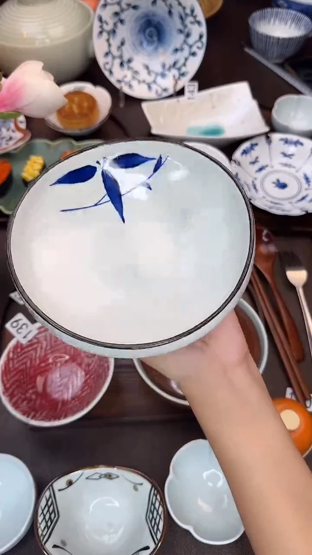 瓷花边竹叶元宝碗