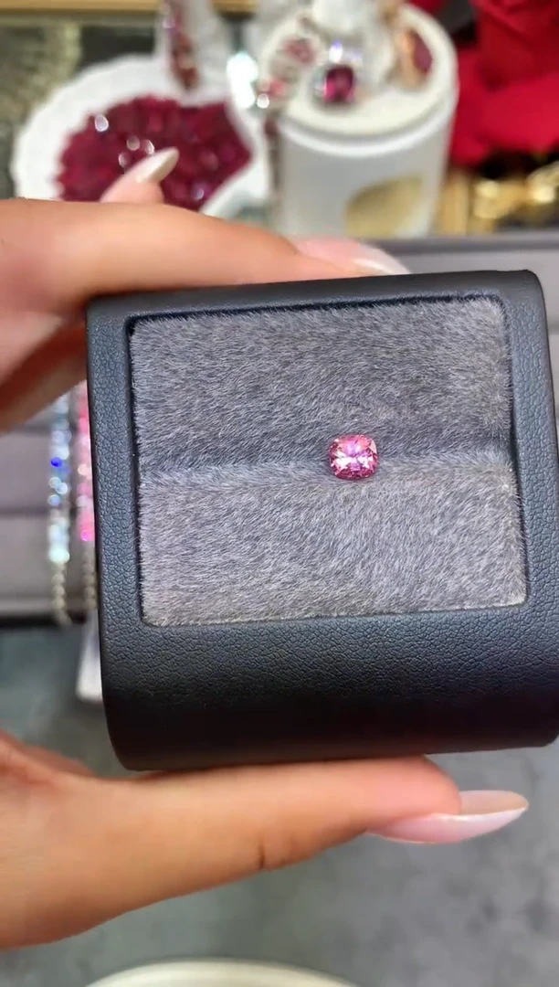 未镶嵌裸石定制尖晶石枕型 越南尖晶 0.90ct