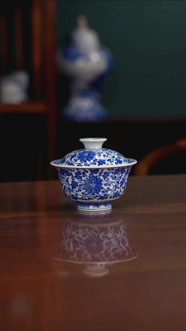 晓月窑青花缠枝盖碗