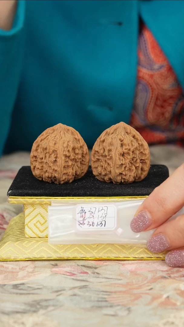 【闪购商品】文玩核桃把件赵喜满南将石