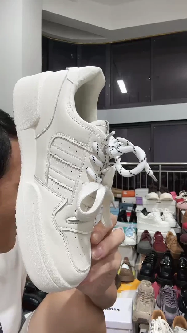 唐***?白色小板鞋38码