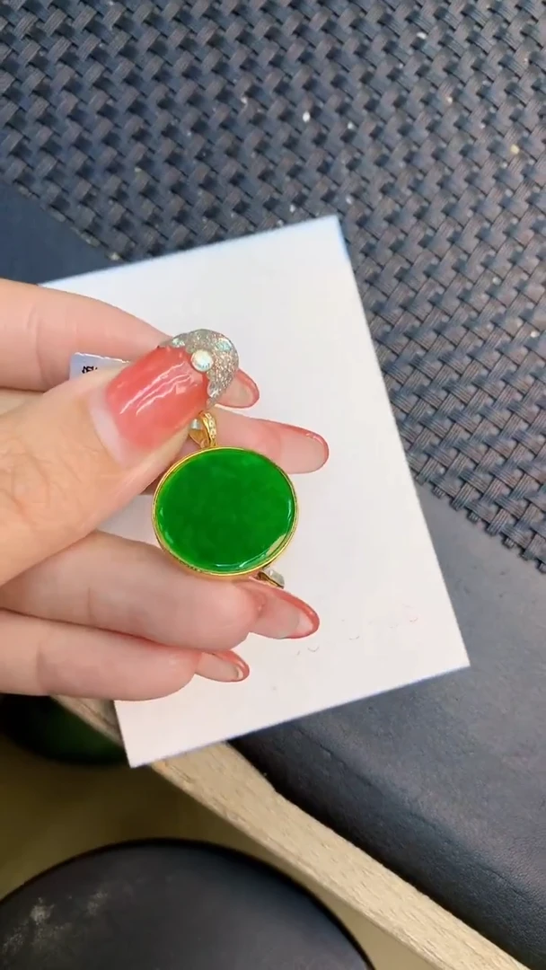 颈饰未镶嵌翡翠1