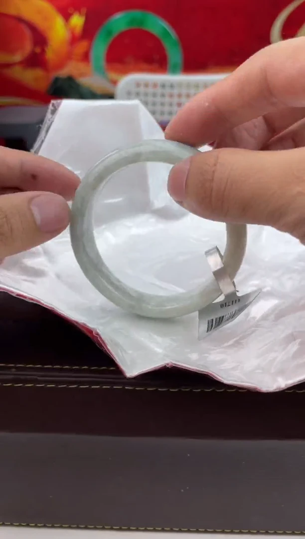 【闪购商品】翡翠手镯未镶嵌3翡翠手镯（微瑕）