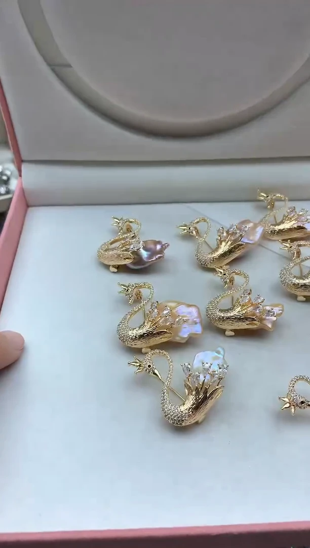 未镶嵌胸饰淡水珍珠多样性发其一